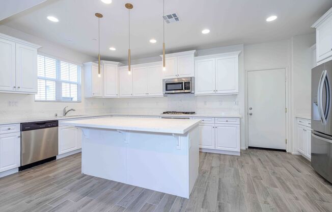 Spacious Irvine 3 Bedroom with Amenities