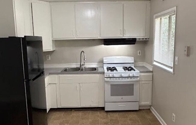 3 Bed / 1.5 Bath with Bonus, Lots of Storage and Garage In Decatur!