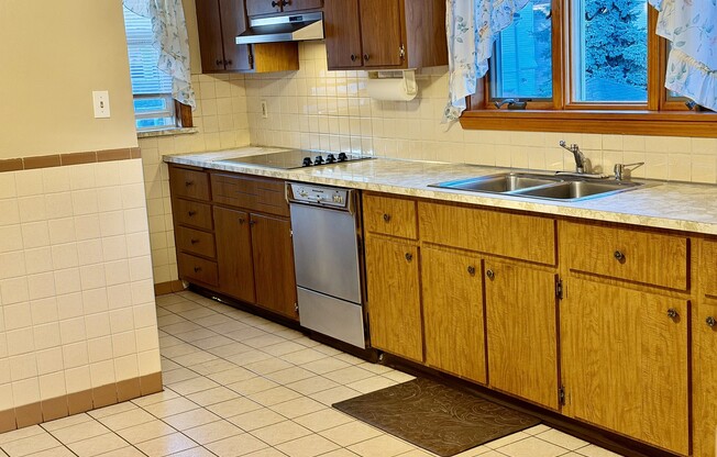 2 beds, 1 bath, 1,200 sqft, $2,600, Unit 1