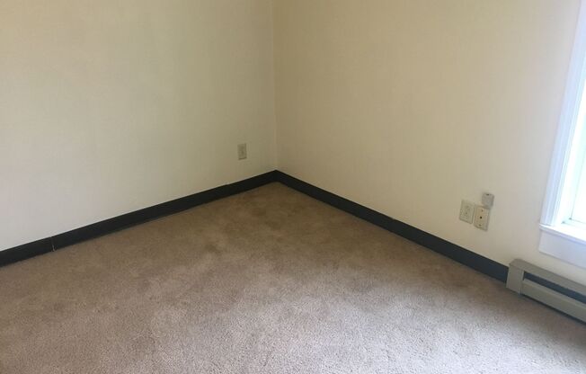 2 beds, 1 bath, 780 sqft, $825