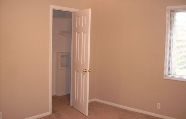 2 beds, 1.5 baths, 1,500 sqft, $1,460, Unit 8476