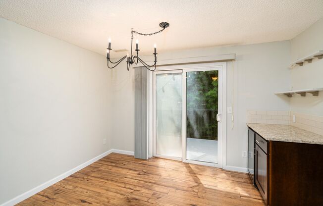Charming 2bed/2bath Condo in Prime Kirkland Location!