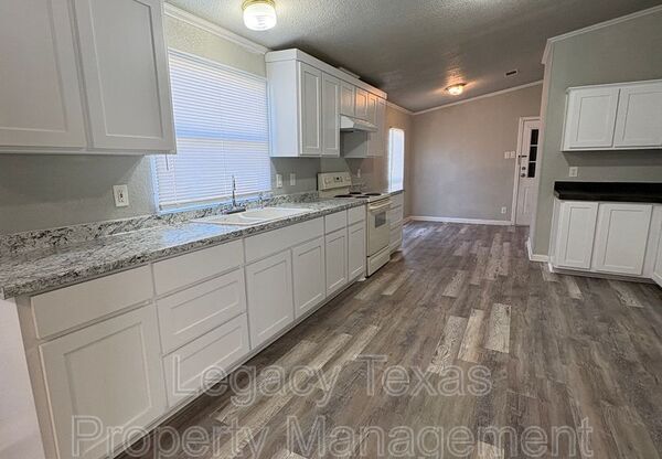 404 E WESTHILL DR