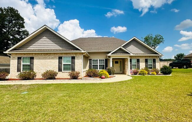 Welcome to 104 Chatham Ct in Byron, GA