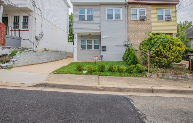 Lovely 3 BR/2.5 BA End Unit Townhome in Deanwood!