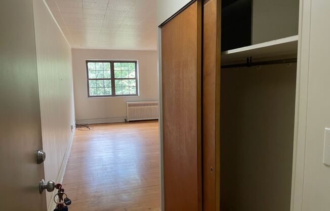 Studio, 1 bath, 487 sqft, $1,300, Unit Fifth 304
