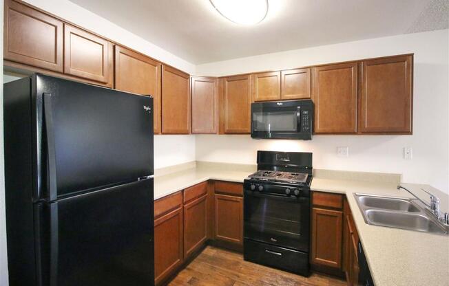 Modern Kitchen With Custom Cabinet at Creekside Villas Apartments, San Diego, 92102