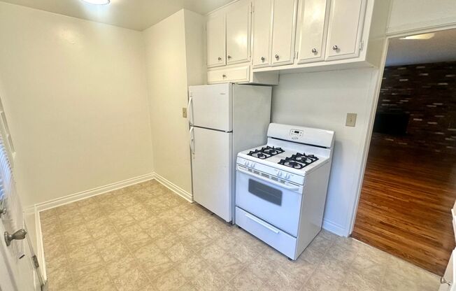 2 beds, 1 bath, 900 sqft, $2,750, Unit 4512 E 15th St