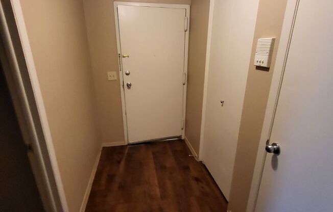 1 bed, 1 bath, 850 sqft, $1,050, Unit 7-733