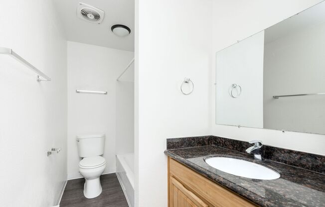 2 beds, 1 bath, 950 sqft, $1,150, Unit 2