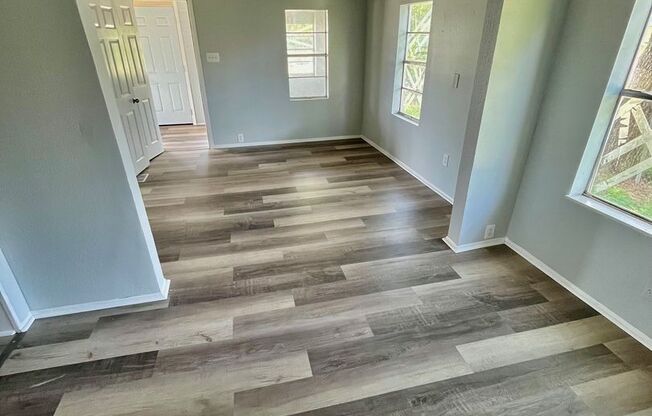 Beautifully Remodeled Lakeland 3BR/1BA Home with HUGE FENCED YARD!