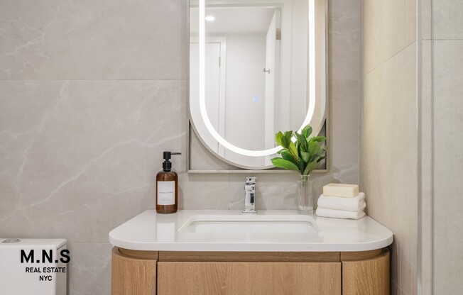 Studio, 1 bath, $3,400, Unit 2J
