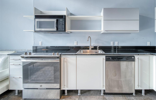 690 SW 1 CT
