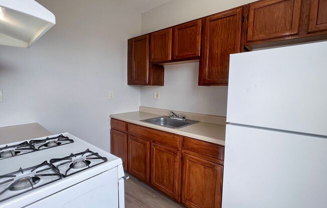 3 beds, 1 bath, $1,650, Unit 6