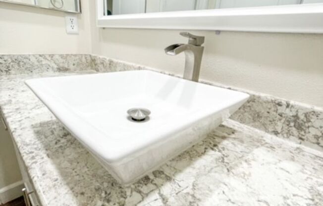 3 beds, 2 baths, 1,211 sqft, $2,090, Unit 1690-121