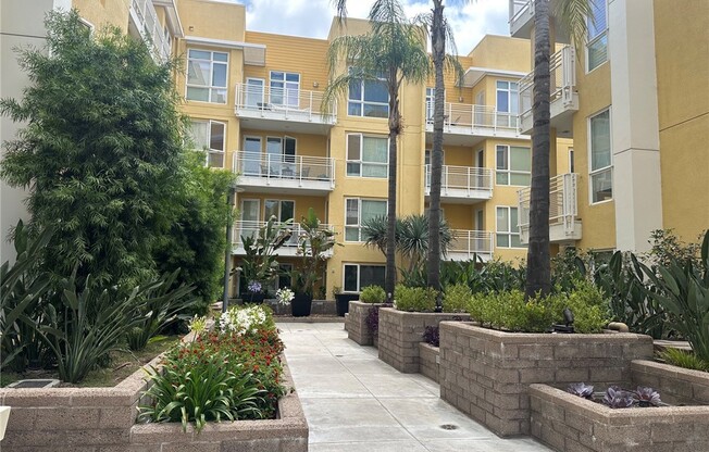 2 beds, 2 baths, 1,050 sqft, $3,250, Unit 206