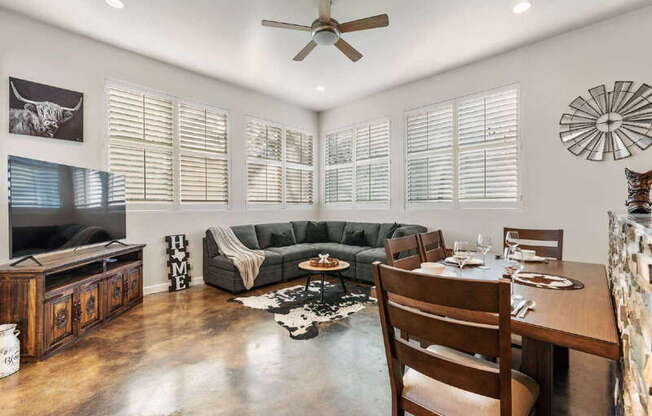 2612 CARNARVON LN