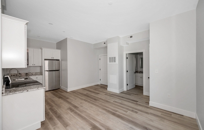 1 bed, 1 bath, 700 sqft, $1,950, Unit 105