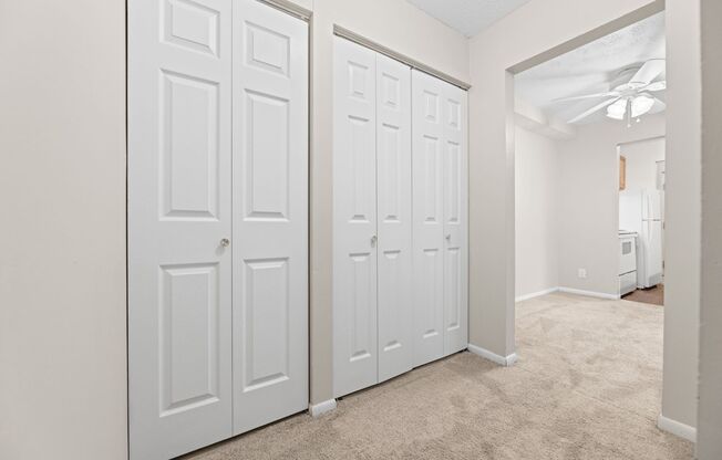 2 beds, 1 bath, 800 sqft, $1,100, Unit 379-206