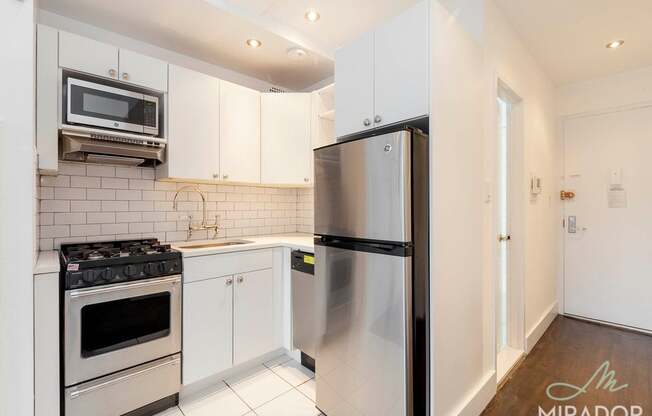 Studio, 1 bath, $4,100, Unit 4C