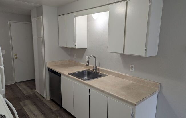 2 beds, 1 bath, 889 sqft, $1,250, Unit 35