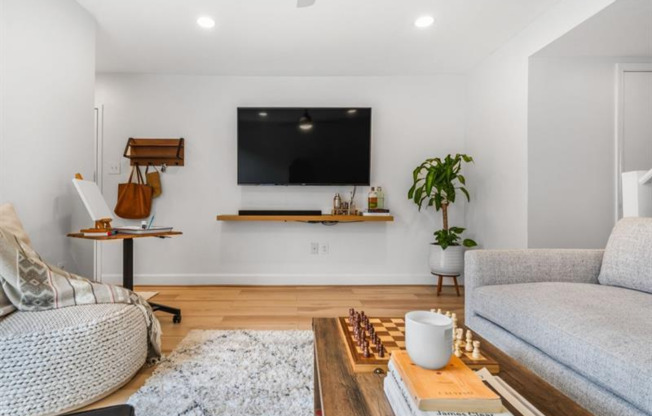 387 RALPH MCGILL BLVD NE