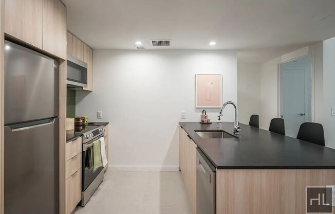 2 beds, 2 baths, $5,755, Unit 216