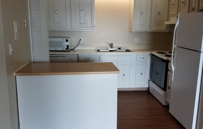 2 beds, 2 baths, 1,068 sqft, $1,299, Unit 7511-04
