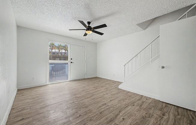 2 beds, 2 baths, 992 sqft, $1,595, Unit 24
