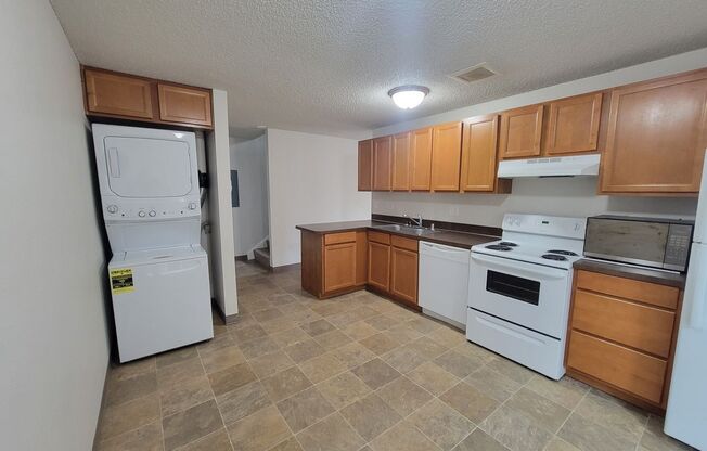 2 beds, 1.5 baths, 1,056 sqft, $1,995, Unit 8820-3