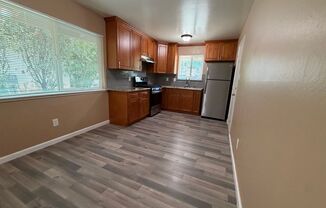Updated 2 bedroom duplex near hospital