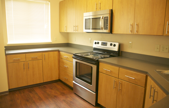 3 beds, 2.5 baths, 1,183 sqft, $2,925, Unit 21