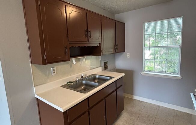 837 Graymont Ave W