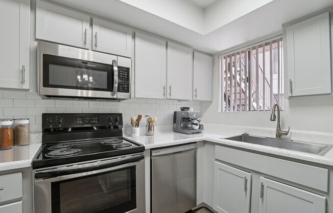 2 beds, 1.5 baths, 840 sqft, $1,349, Unit 2007