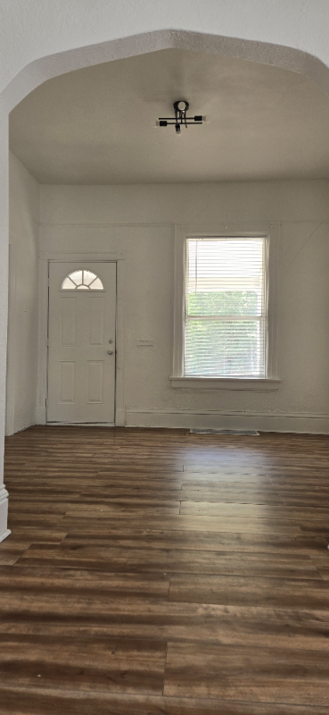 3 beds, 1 bath, 1,100 sqft, $3,500