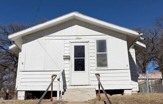 2 bed 1 bath House for rent!