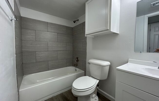 Beautiful remodeled 1 & 2 Bedrooms Available NOW!