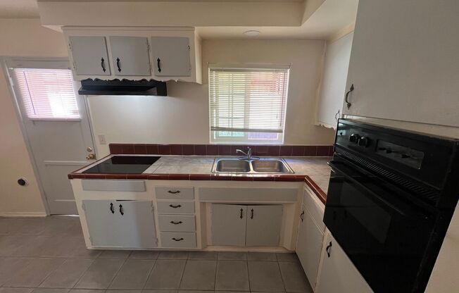 2 beds, 1 bath, $1,700, Unit 220