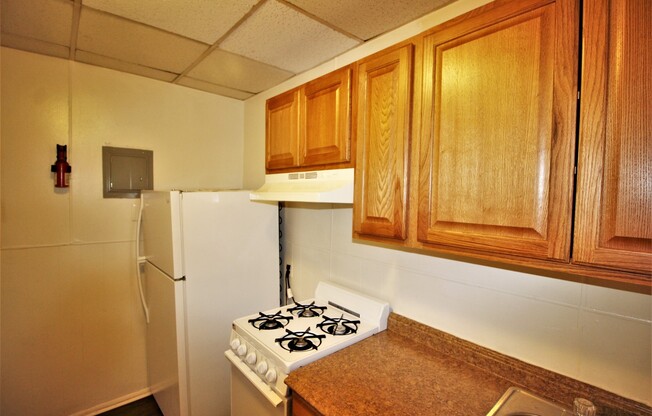 Studio, 1 bath, 12 sqft, $995, Unit 3R