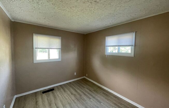 3 beds, 1 bath, $1,075