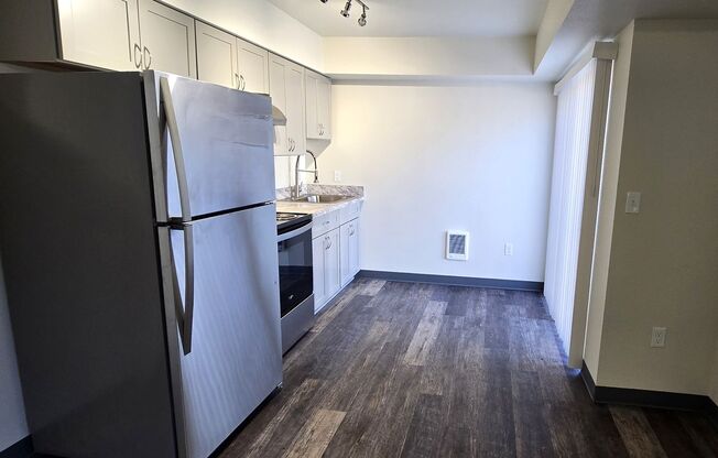 Studio, 1 bath, 300 sqft, $1,095, Unit 104