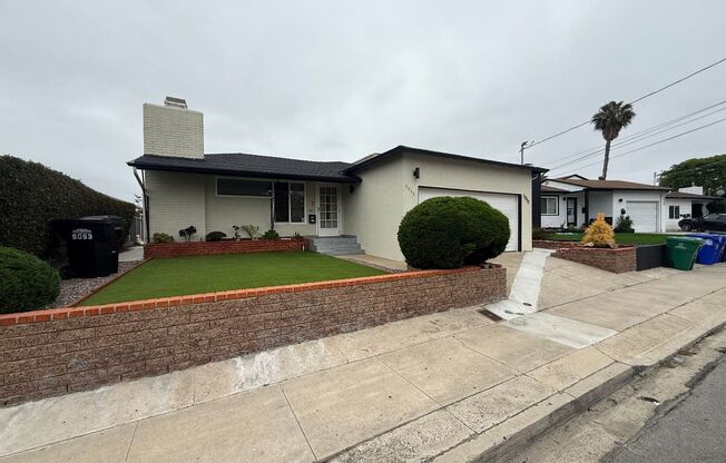 Renovated in 2023!! 4BD/2BA; Quick Walk to Campus