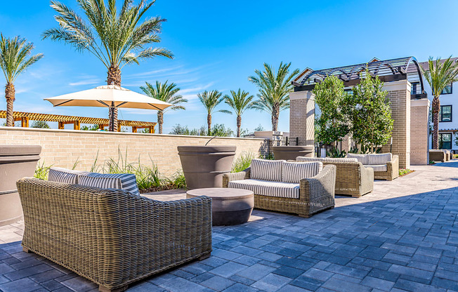 Alys Crossing Lounge