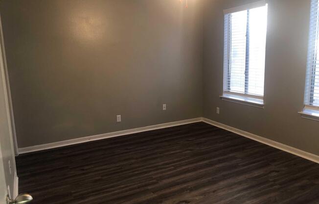 3 beds, 2 baths, 998 sqft, $1,310
