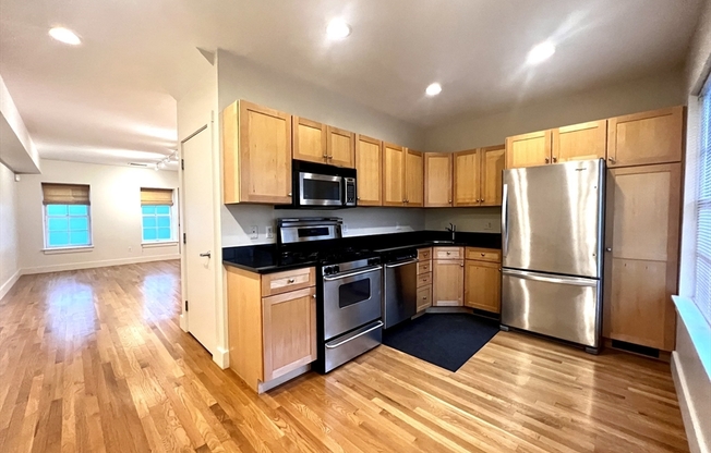 2 beds, 1.5 baths, 1,374 sqft, $4,000, Unit 15