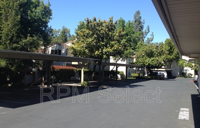 385 CAMELBACK RD