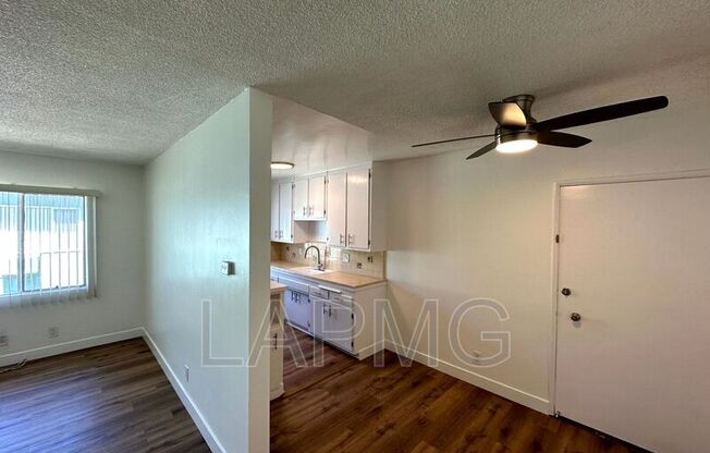 233 N. Hollywood Way