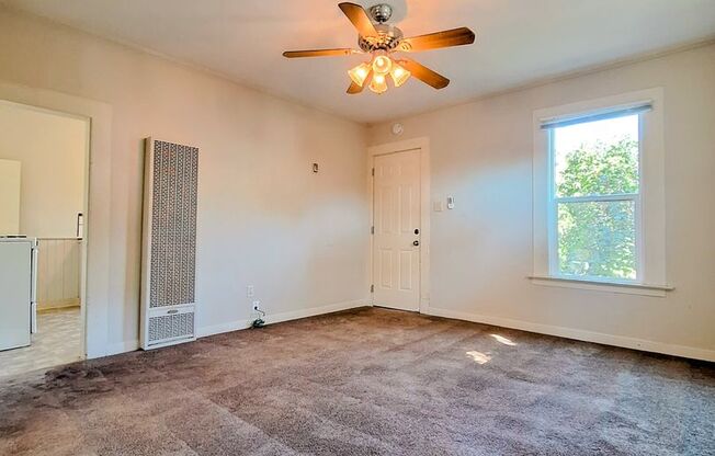 1 bed, 1 bath, 400 sqft, $1,995