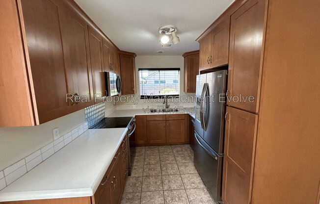 405 E RIMROCK DR