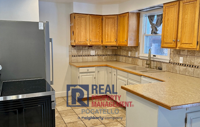 3 bed 2 bath house - 1 car garage - PET FRIENDLY